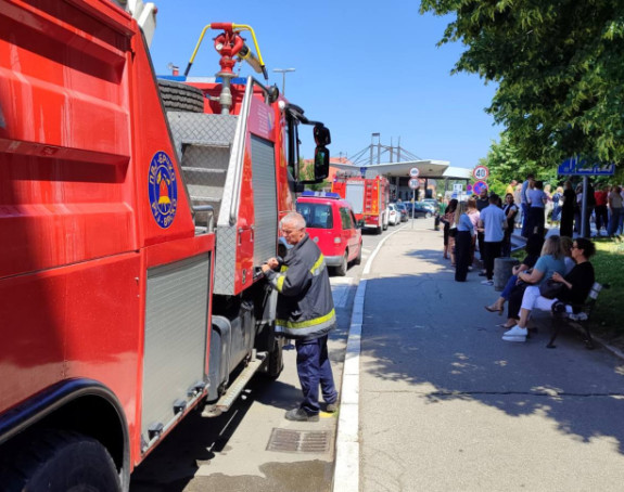 Zaposleni u zgradi Vlade distrikta Brčko evakuisani