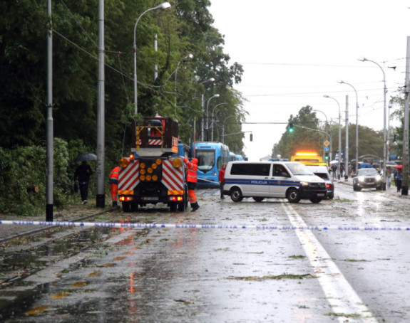 Olujno nevrijeme i jaka grmljavina pogodilo Zagreb