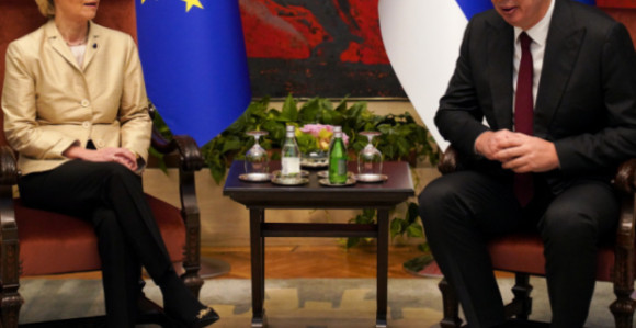 Вучић: У Тиват идем, јер ме је звала Урсула фон дер Лајен