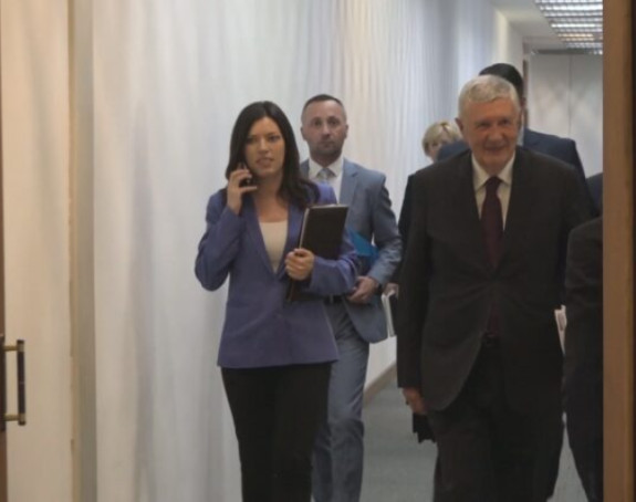 LICEMJERNO: SNSD povećava budžet za državne institucije koje navodno hoće da ukinu?! (VIDEO)