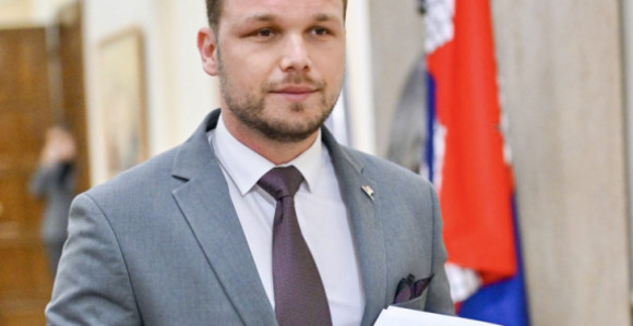Povećati lične invalidnine na 800 maraka!