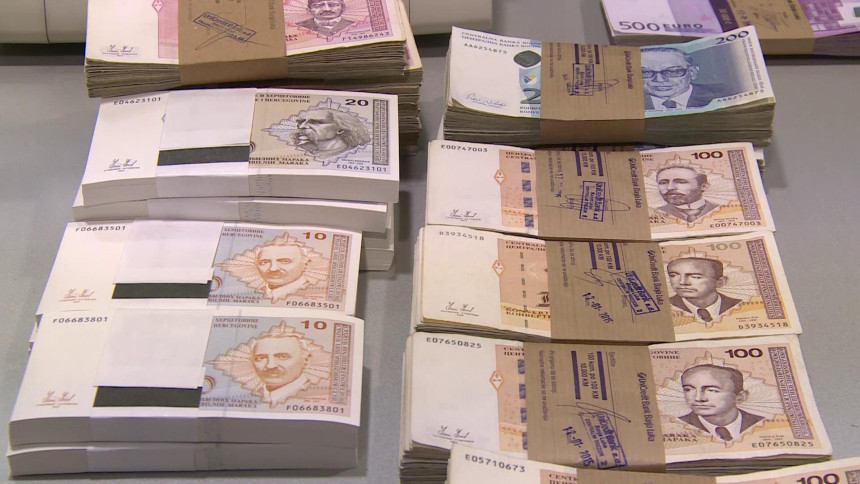 Депозити на крају априла премашили 38 милијарди марака