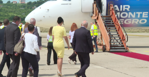Uspostavljena avio linija između Banjaluke i Tivta