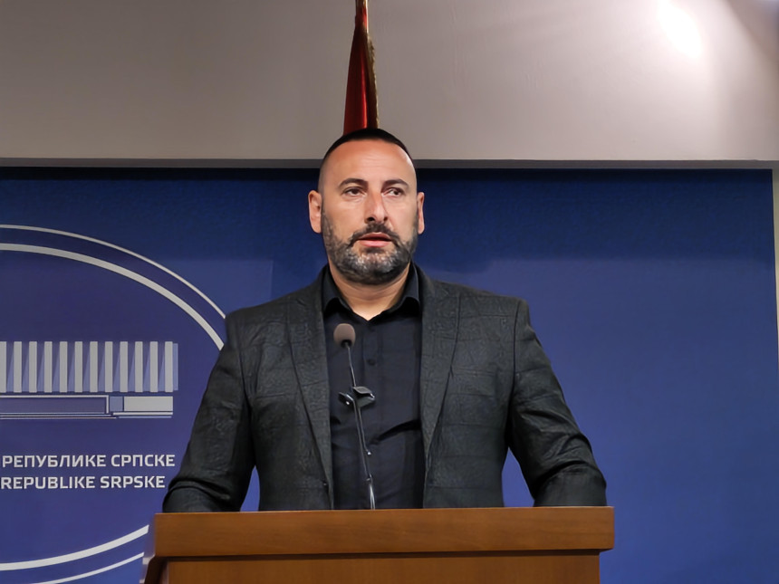 Милан Савановић: Нисам више у странци Небојше Вукановића