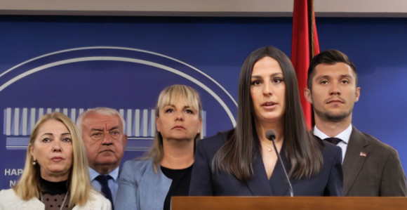 Prekršena su sva pravila, Srpsku vode u dužničko ropstvo