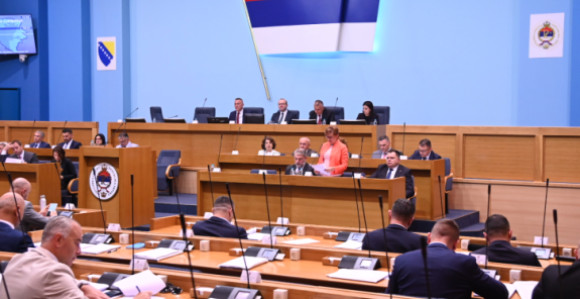 Nova zaduženja i rebalans budžeta pred NS RS (UŽIVO)