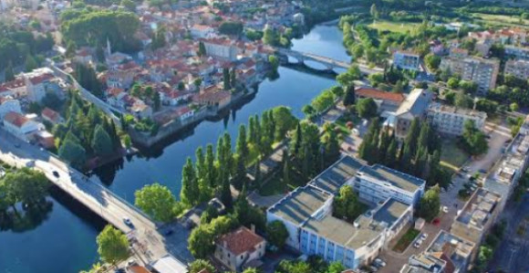 Potvrđena optužnica protiv sedam osoba, prebili sugrađanina
