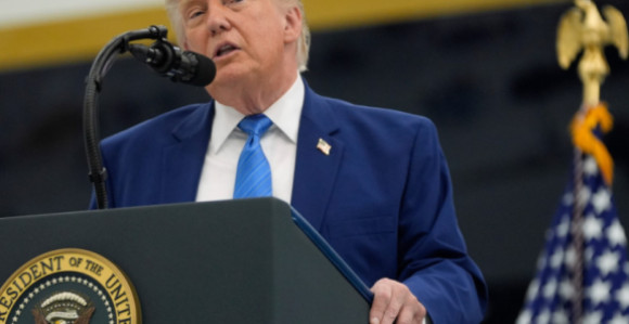 Трамп запријетио увођењем такси у Ормуском мореузу