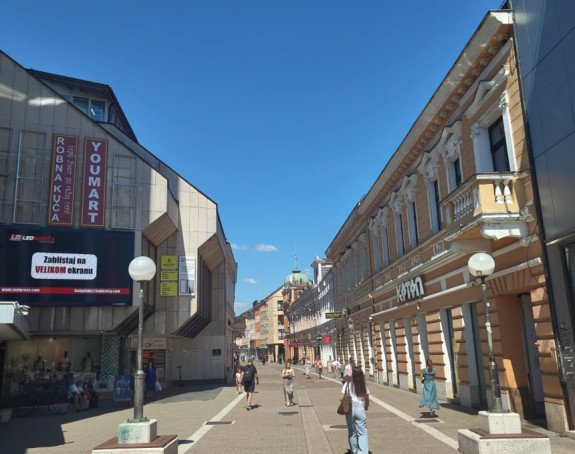 Vreli talas tek stiže: Puste ulice u gradu na Vrbasu (FOTO)