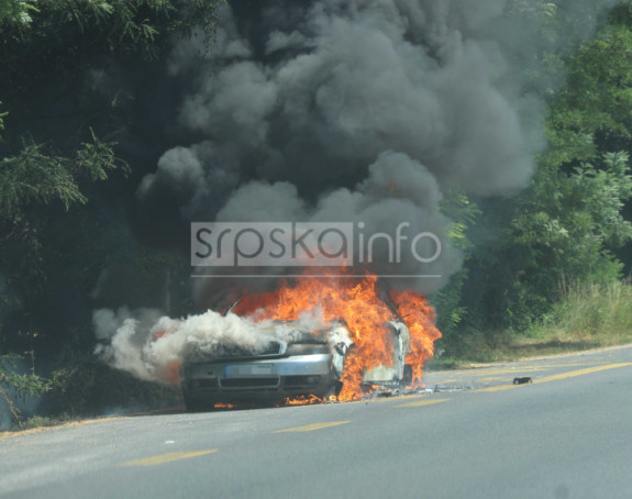 Na magistralnom putu kod Banjaluke gori autotomobil