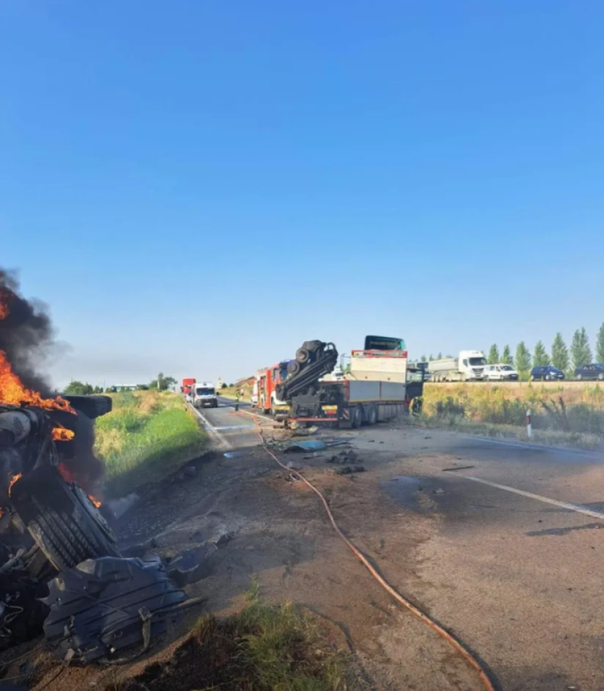Стравична несрећа на путу Рума - Ириг, возач изгорио