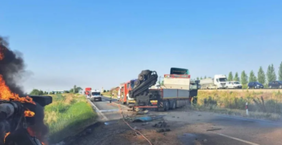 Stravična nesreća na putu Ruma - Irig, vozač izgorio