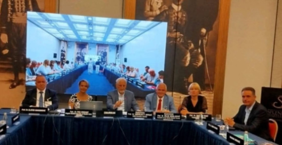 Prof. dr Maksimović uveo prvu vještačku inteligenciju u zdravstvu regiona