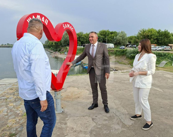 Minić već u kampanji iz svog Šamca, evo šta obećava