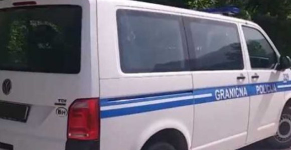 Kombi Granične policije BiH uhvaćen sa švercovanim namještajem u Hrvatskoj?!