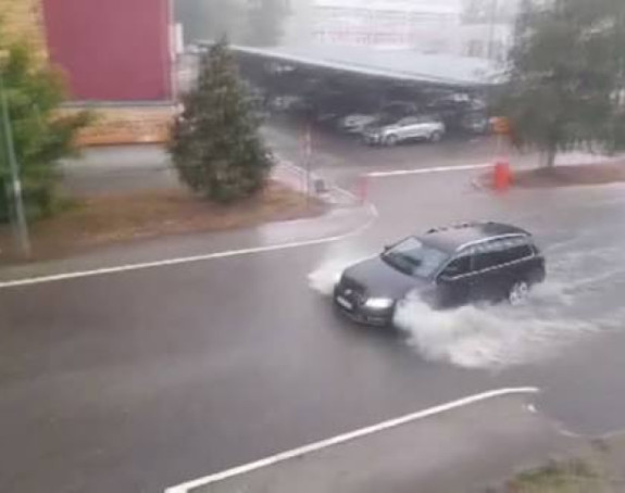Nevrijeme i brojni radovi usporavaju saobraćaj