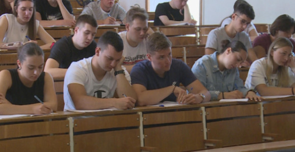 Нема интереса младих да студирају или одлазе ван Српске
