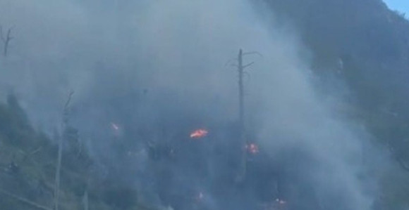 Požar na planini kod Mostara, jak vjetar ometa gašenje