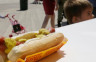Dobar apetit: Pojeo 66 hot-dogova za 10 minuta (FOTO)