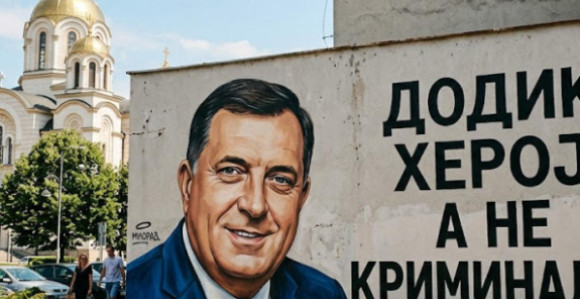 SNSD oslikava murale “Dodik heroj, a ne kriminalac”!?