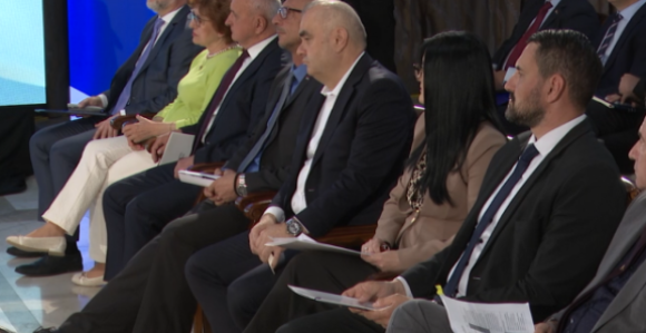 Krize nema za premijera i njegove ministre u Vladi