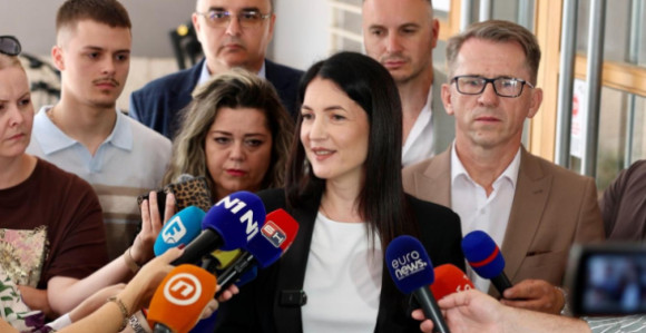 Narodni front na čelu sa Jelenom Trivić predao liste