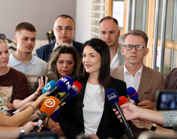 Narodni front na čelu sa Jelenom Trivić predao liste