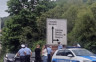 Drama na Palama: Muškarac se popeo na drvo i odbija da siđe