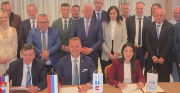 Srpska mora služiti građanima, a ne otuđenoj vlasti