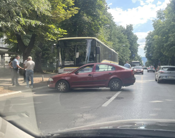 Kolaps u saobraćaju: Sudar automobila i autobusa u Banjaluci