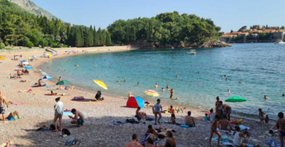 Građani pohrlili u prodavnice u Crnoj Gori, evo zašto?!