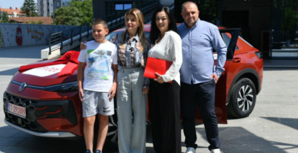 Ključevi dobitnici m:tel nagradne igre „Nikad lakše do auta“