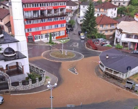 Bujične poplave na ulicama Srebrenice