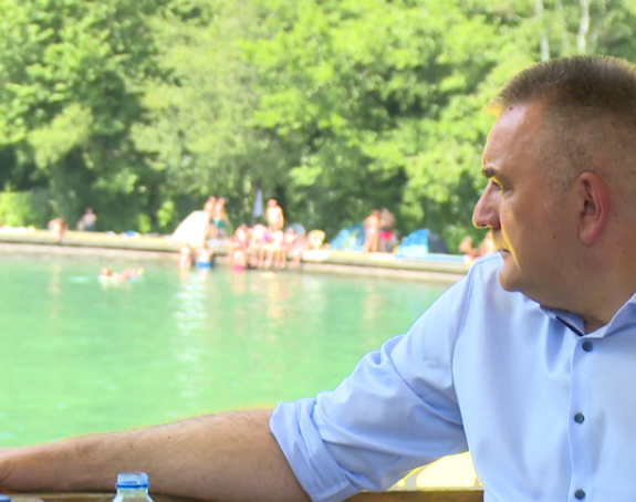 Minić helikopterom obilazi festival i prazna gradilišta!