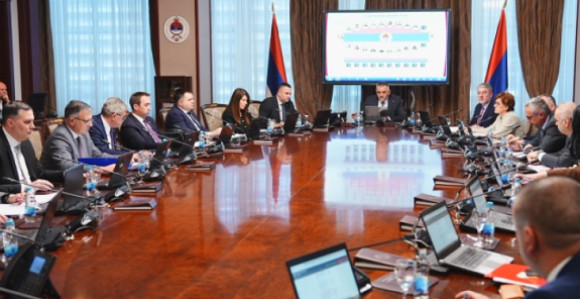 Минић и министри у Влади Српске добили повишице