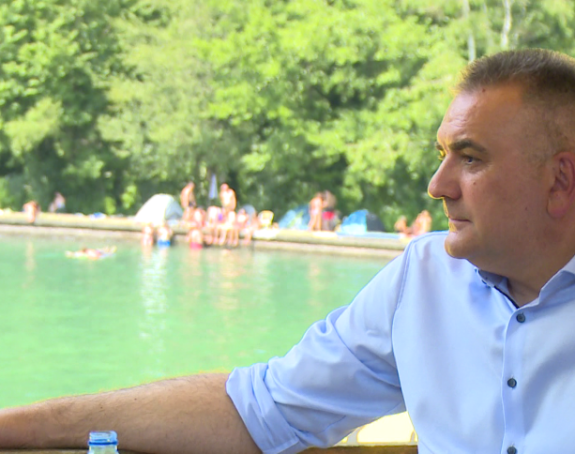 Narcisoidni Minić sebe na X nalogu nazvao šmekerom?!