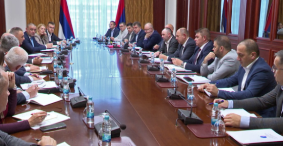 Већ виђено: Рециклажа предизборних обећања, док јавна предузећа тону све дубље