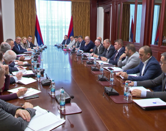 Već viđeno: Reciklaža predizbornih obećanja, dok javna preduzeća tonu sve dublje
