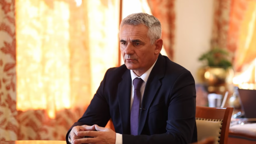 Милић задржан више од шест сати на прелазу ка КиМ