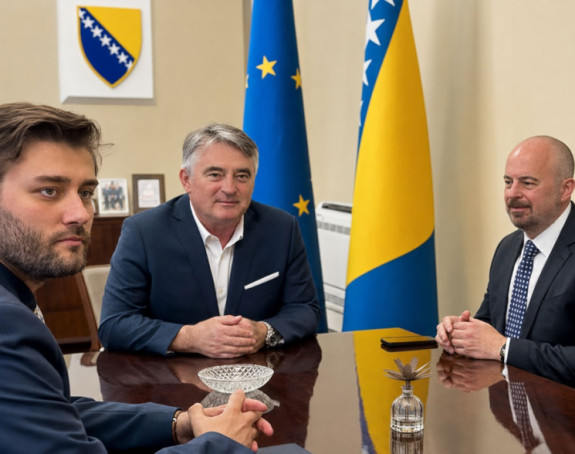 Političari nude prirodne resurse Amerikancima