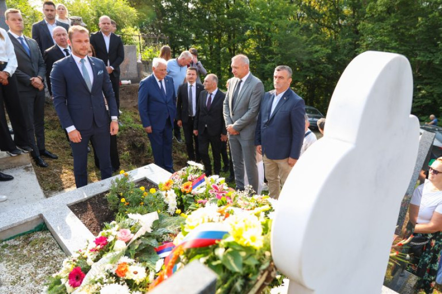 Станивуковић положио вијенац на гроб Слободана Стојановића