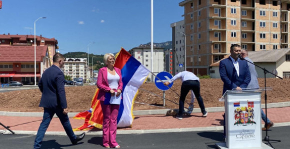 Na otvaranju kružnog toka svi važni ljudi SNSD osim jednog