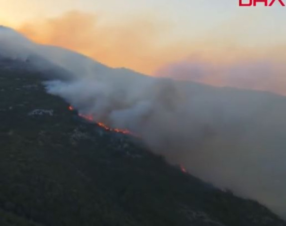 Požar kod Antalije, avioni i helikopteri gase vatrenu stihiju