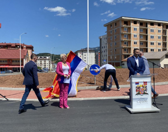 Na otvaranju kružnog toka svi važni ljudi SNSD osim jednog