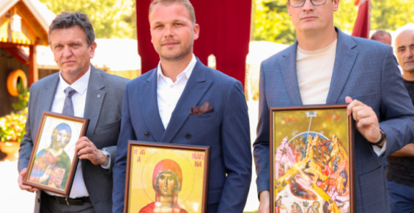 Станивуковић посјетио Перван: Настављамо подршку храму
