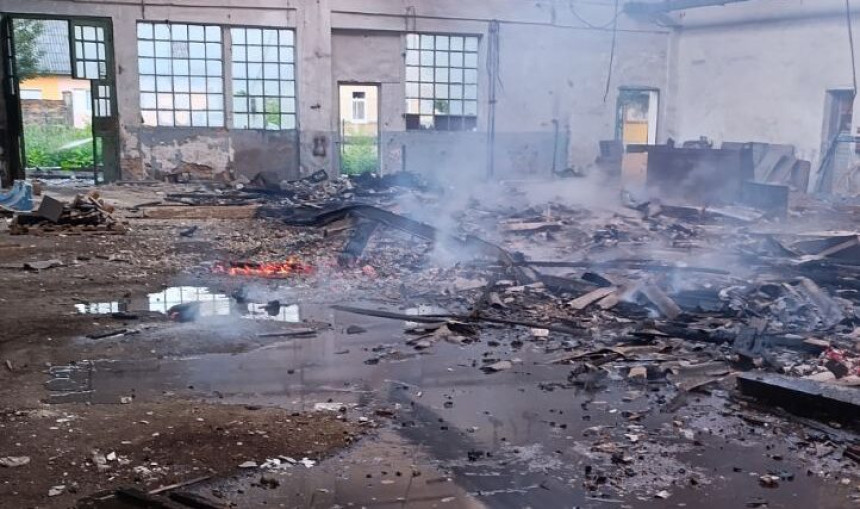 Požar u napuštenoj hali u krugu fabrike Jelšingrad