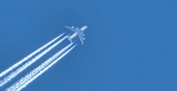 Grom udario u avion sa 106 putnika na putu za Beč