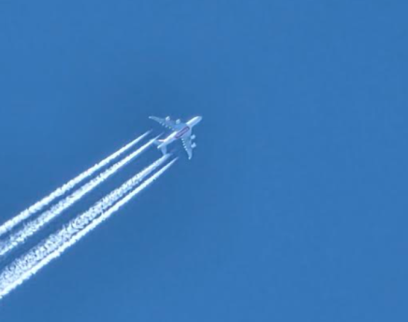 Grom udario u avion sa 106 putnika na putu za Beč