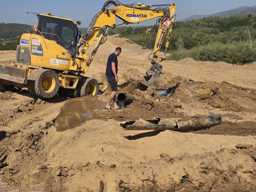 Mašine na autoputu oštetile vodovod, sela ostala bez vode