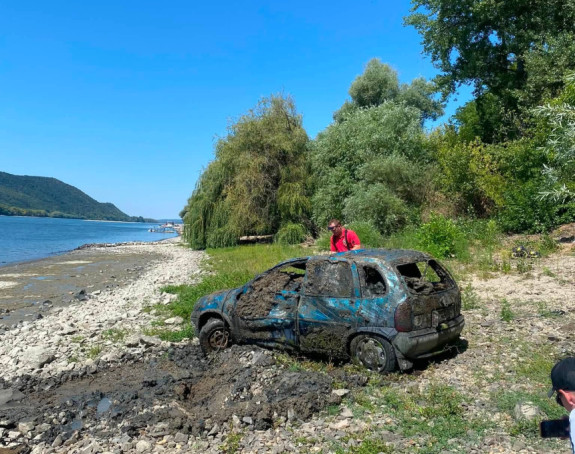 Nizak vodostaj Dunava otkrio 13 godina čuvanu tajnu (FOTO)